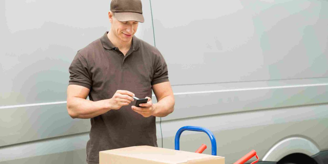https://www.easyimportmoving.com/wp-content/uploads/2015/11/movers_08-1080x540.jpg