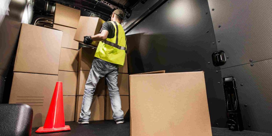 https://www.easyimportmoving.com/wp-content/uploads/2015/11/movers_14-1080x540.jpg