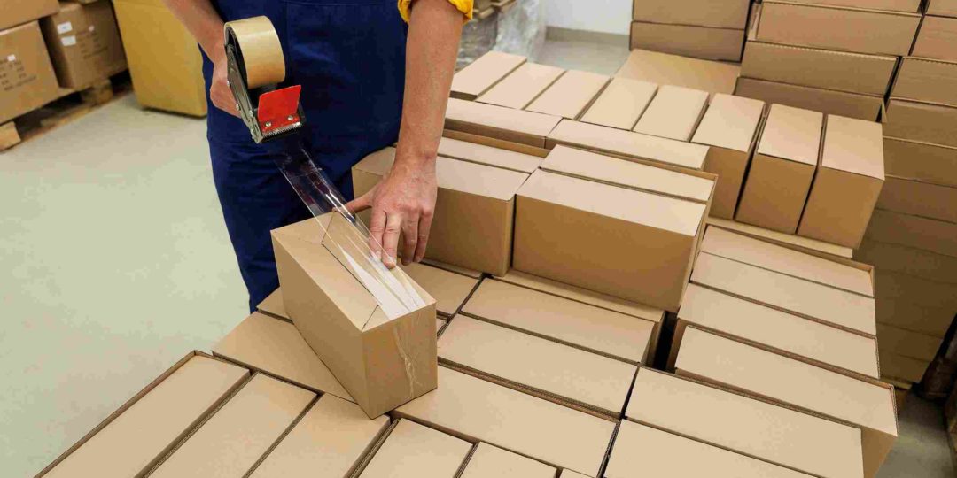 https://www.easyimportmoving.com/wp-content/uploads/2015/11/movers_17-1080x540.jpg